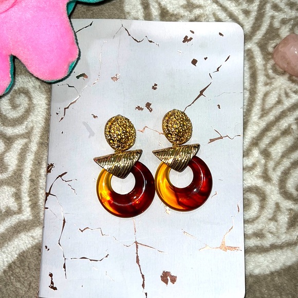 Gorgeous earrings!! Brand new!!